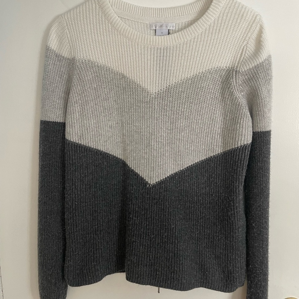 Desigh History Women's Sweater - in Variations of Gray size Medium Mr